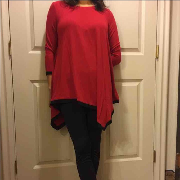 chelsea & theodore asymetrical hem top