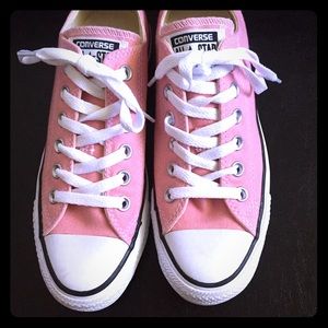 Pink converse! Need gone asap!!