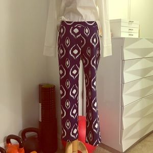 Natori ankle length side zip pant.