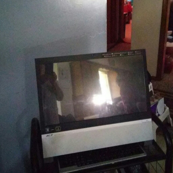 Computer - Picture 1 of 1