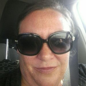 Meet your Posher, Leslie