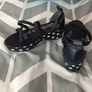 Gorgeous little girls wedges sandals 👸🏼👠