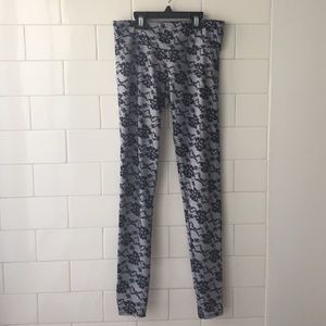 Onzie Lace workout pants Size S/M