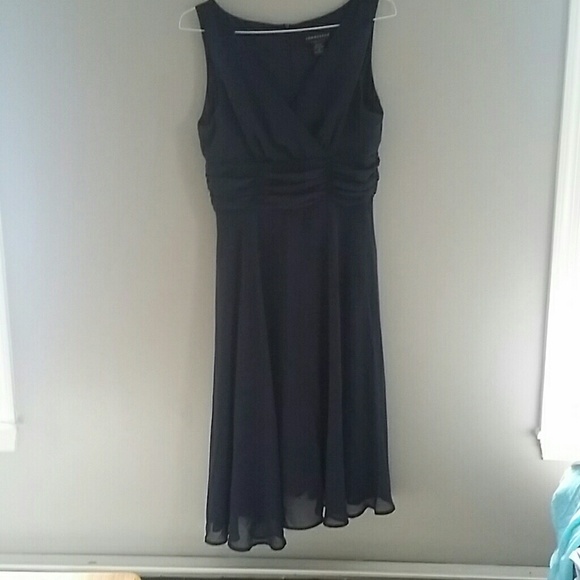 Beautiful blue dress slightly asymmetrical (nwot)