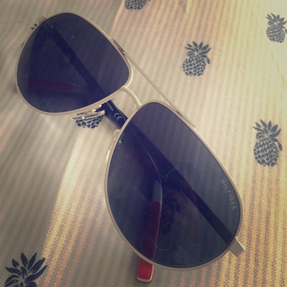 Tommy Hilfiger sunglasses(white)