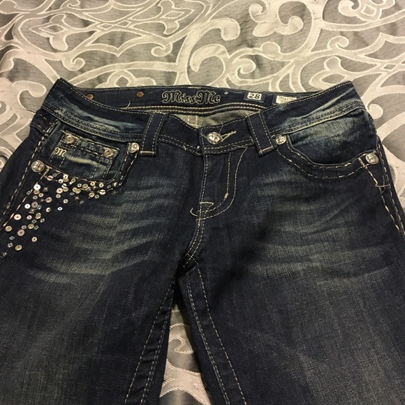 Miss me Capris, dark wash.