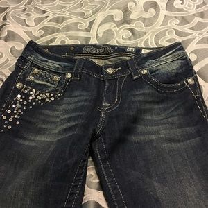 Miss me Capris, dark wash.