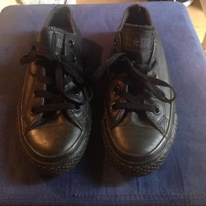 ✨ PRICE DROP ✨Leather All-Black Converse Low tops
