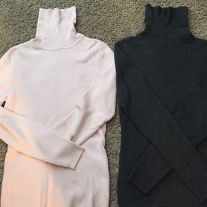 24HR SALE🎀2 GAP TURTLENECKS LIKE NEW