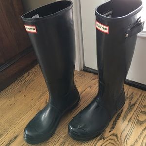 Size 7 Hunter Rain boots. Black