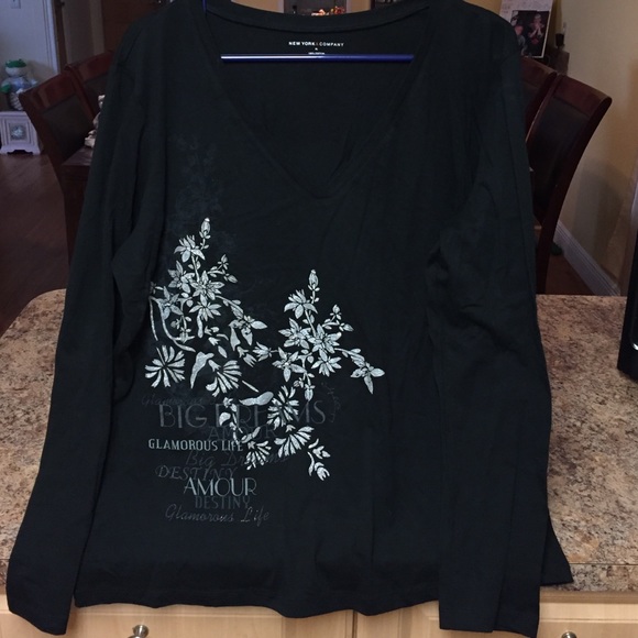 SOLD💜 BEAUTIFUL BLACK PULL OVER BLOUSE