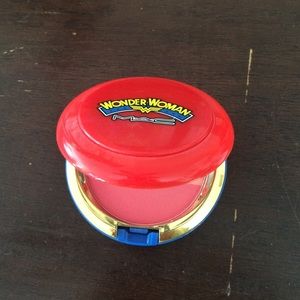 MAC Wonder Woman Collection: "Mighty Aphrodite"