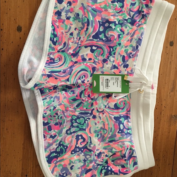 NWT Lilly Chrissy shorts La Playa M