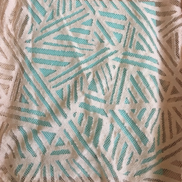 Geometric Cream Sweater. - Picture 2 of 4