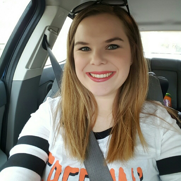 Meet your Posher, Danielle - Picture 1 of 1