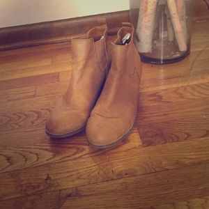 Old Navy camel colored booties