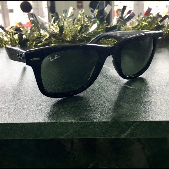 Ray-ban Black Wayfarer Polarized Sunglasses