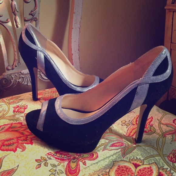 Audrey Brooke open toe pumps 👠