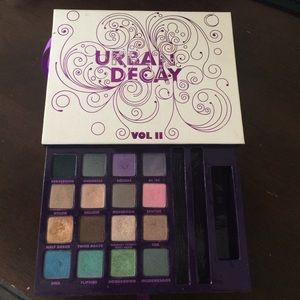 URBAN DECAY Book of Shadows Vol. II