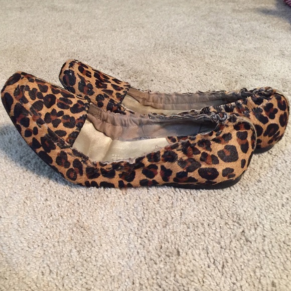 GORGEOUS Jack Rogers Leopard hair flats