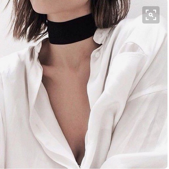 *1 LEFT* Wide Velvet Choker ✨