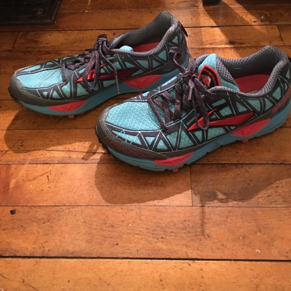 Brooks cascadia running shoes