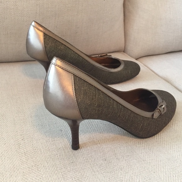 Brown Closed Toe Heels - Picture 3 of 3