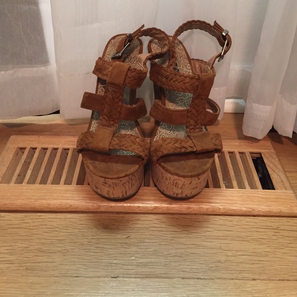 Soda Tan Wedges size 7