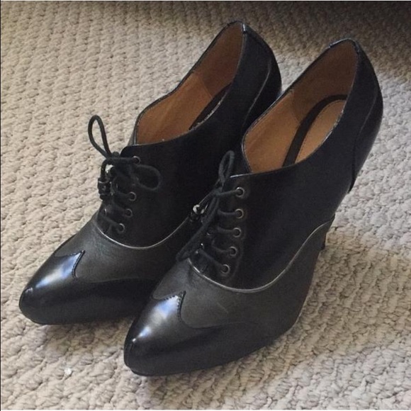L.A.M.B. Nori Lace-Up Oxford Pumps in size 6.5! - Picture 2 of 4