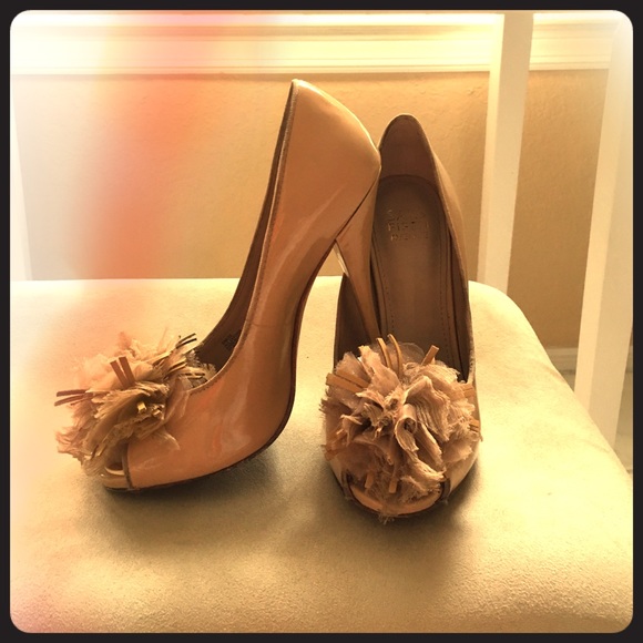 Gorgeous Saks Fifth Avenue shoes, nude