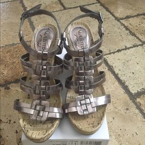 Bronze/Pewter Wedge Sandals🌟  size 8