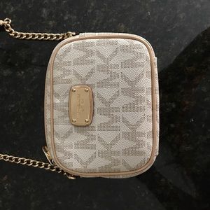 Michael kors cross body purse