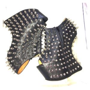 No heel spiked Jeffery Campbell's