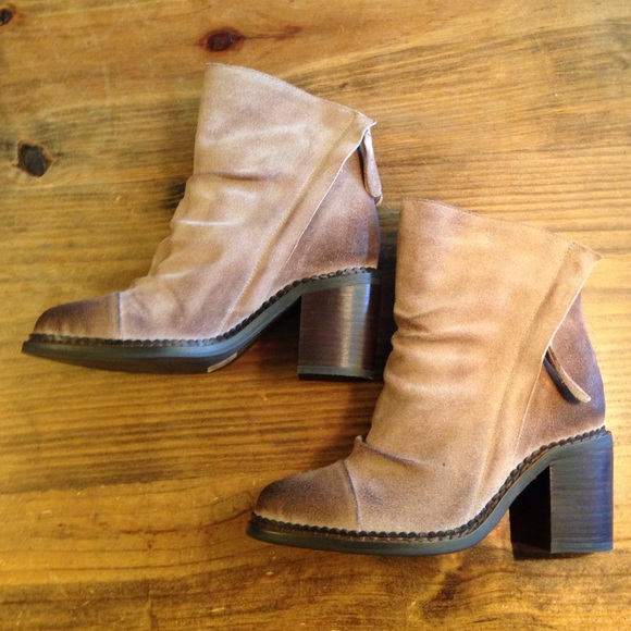 Slouch leather booties