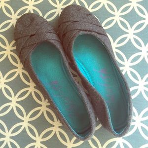 flats with teal soles