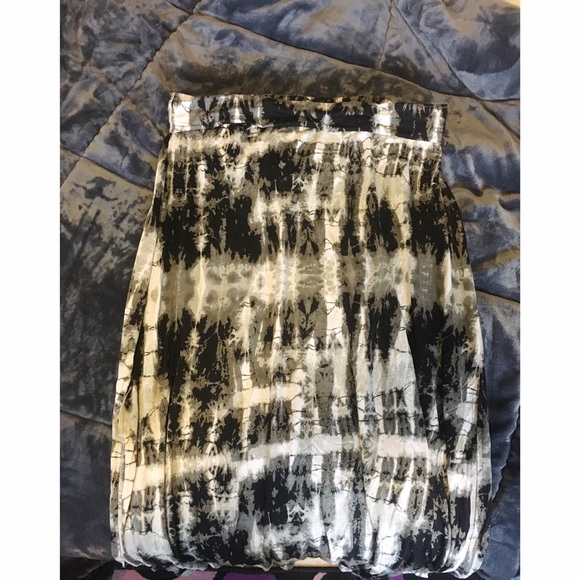 Black and white side split maxi skirt