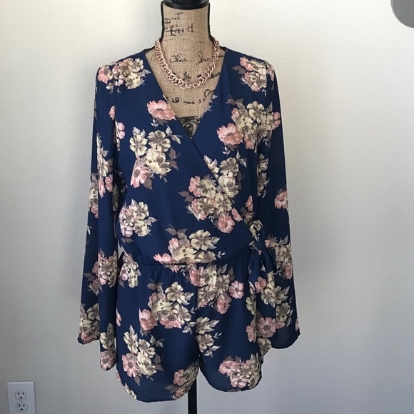 🎉Host Pick🎉Floral Print Shorts Romper
