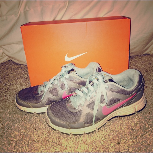 Nike Revolution