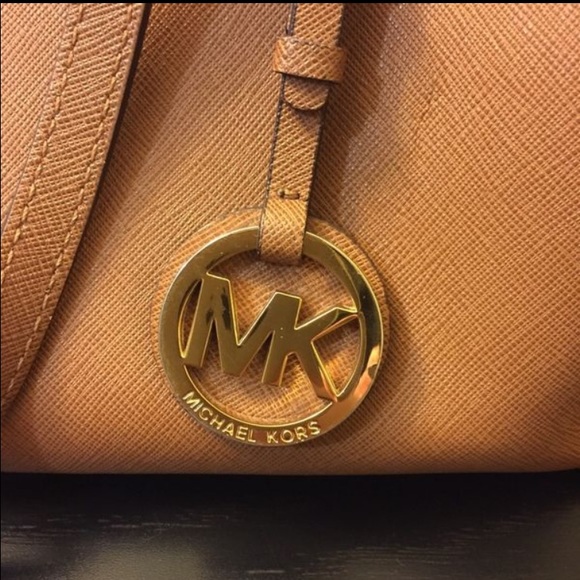 Michael Kors Saffiano Leather Tote (Authentic) - Picture 2 of 3