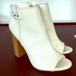 Rock n Republic Peep Toe Booties