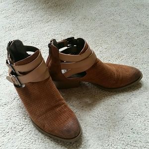 Kennett Cole brown suede and leather booties