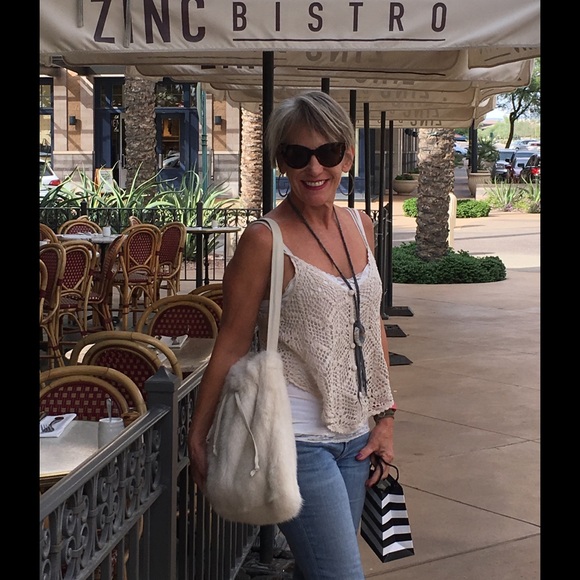 Hi! I'm Mona. - Picture 3 of 7