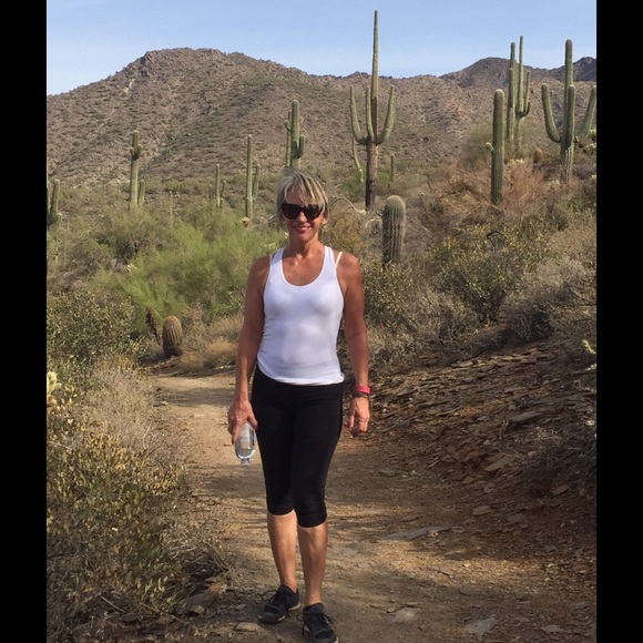 Hi! I'm Mona. - Picture 4 of 7