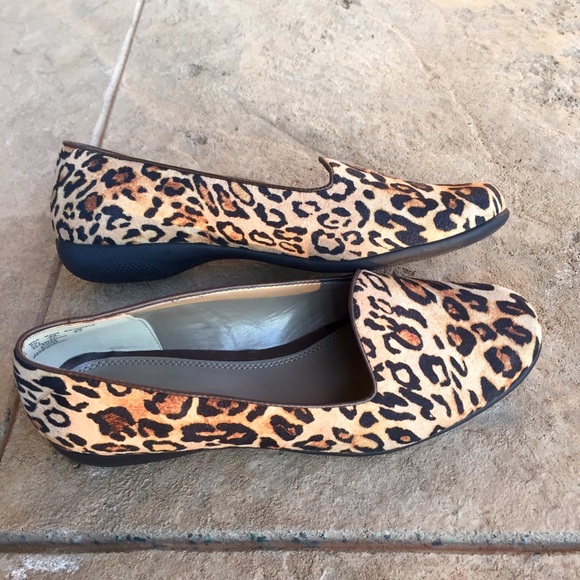 Cheetah Print Flats - Picture 2 of 3