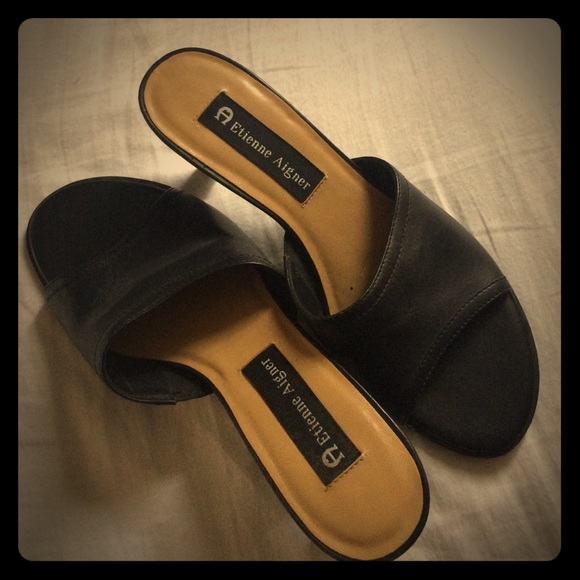 Black leather Etienne Aigner mini pumps