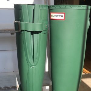 New In Box Hunter Green Original Back Adjust Boot