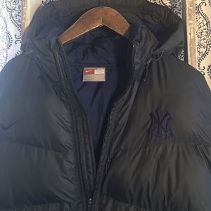 Team Nike Official MLB NY Yankees Coat
