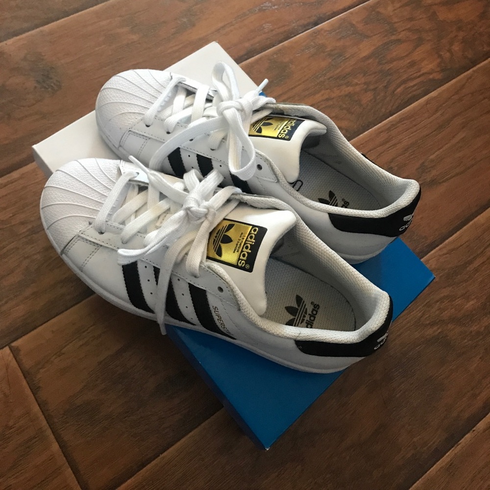 Adidas superstars