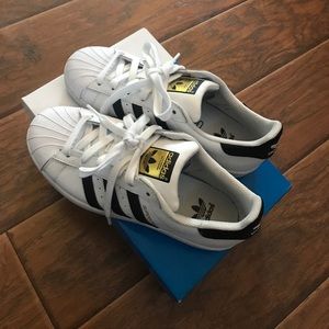 Adidas superstars