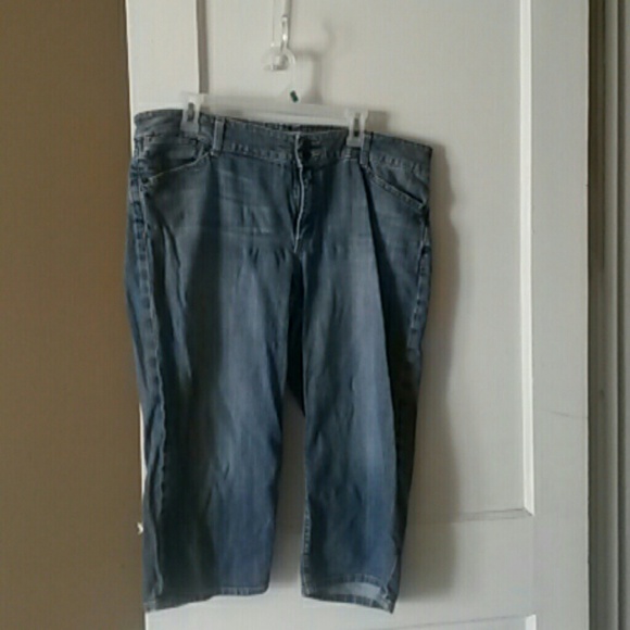 Gap Curvy Flare Denim Capris